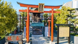 丸広屋上の民部稲荷神社奥宮